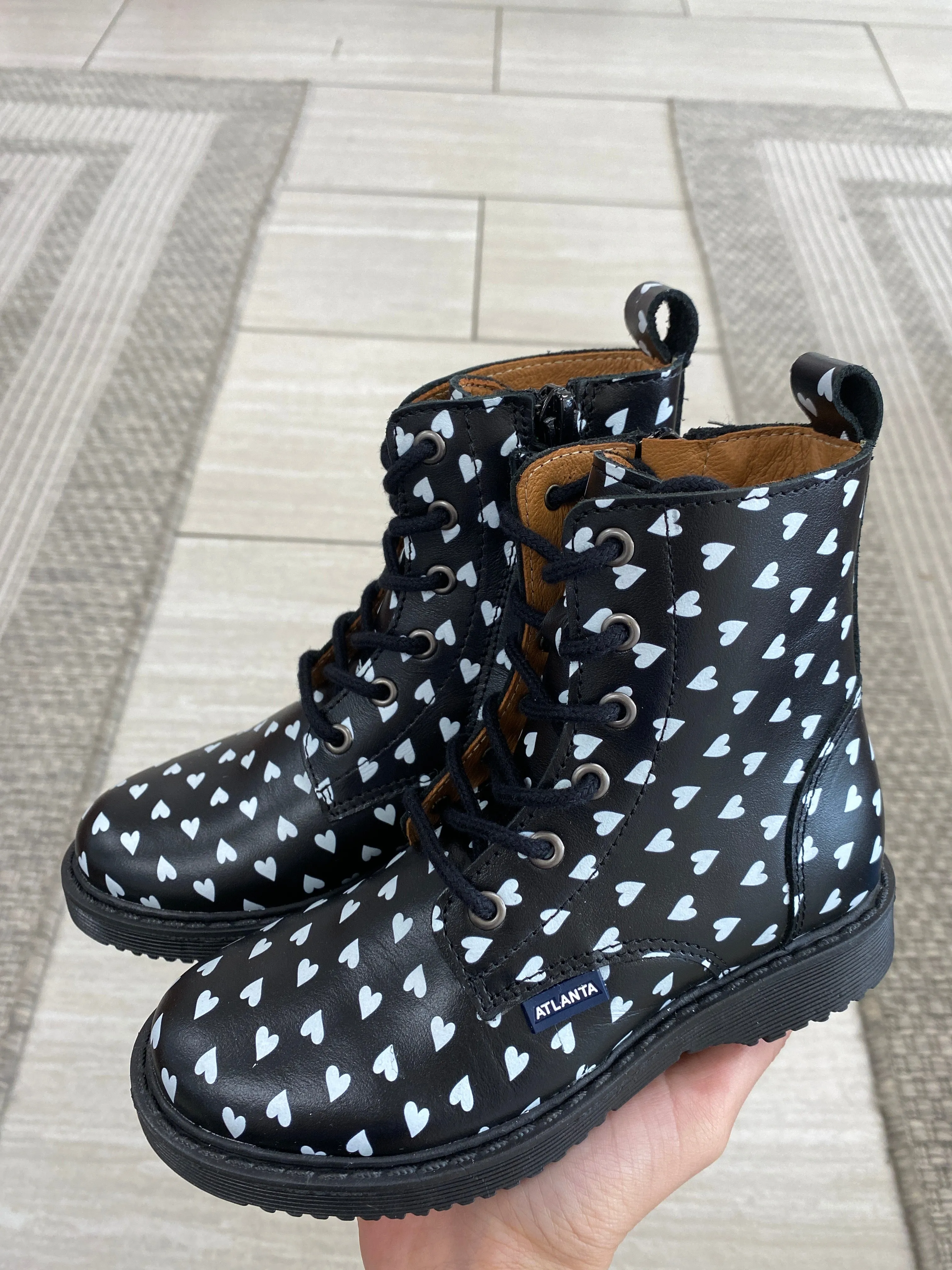 Atlanta Mocassin Black and White Heart Boot