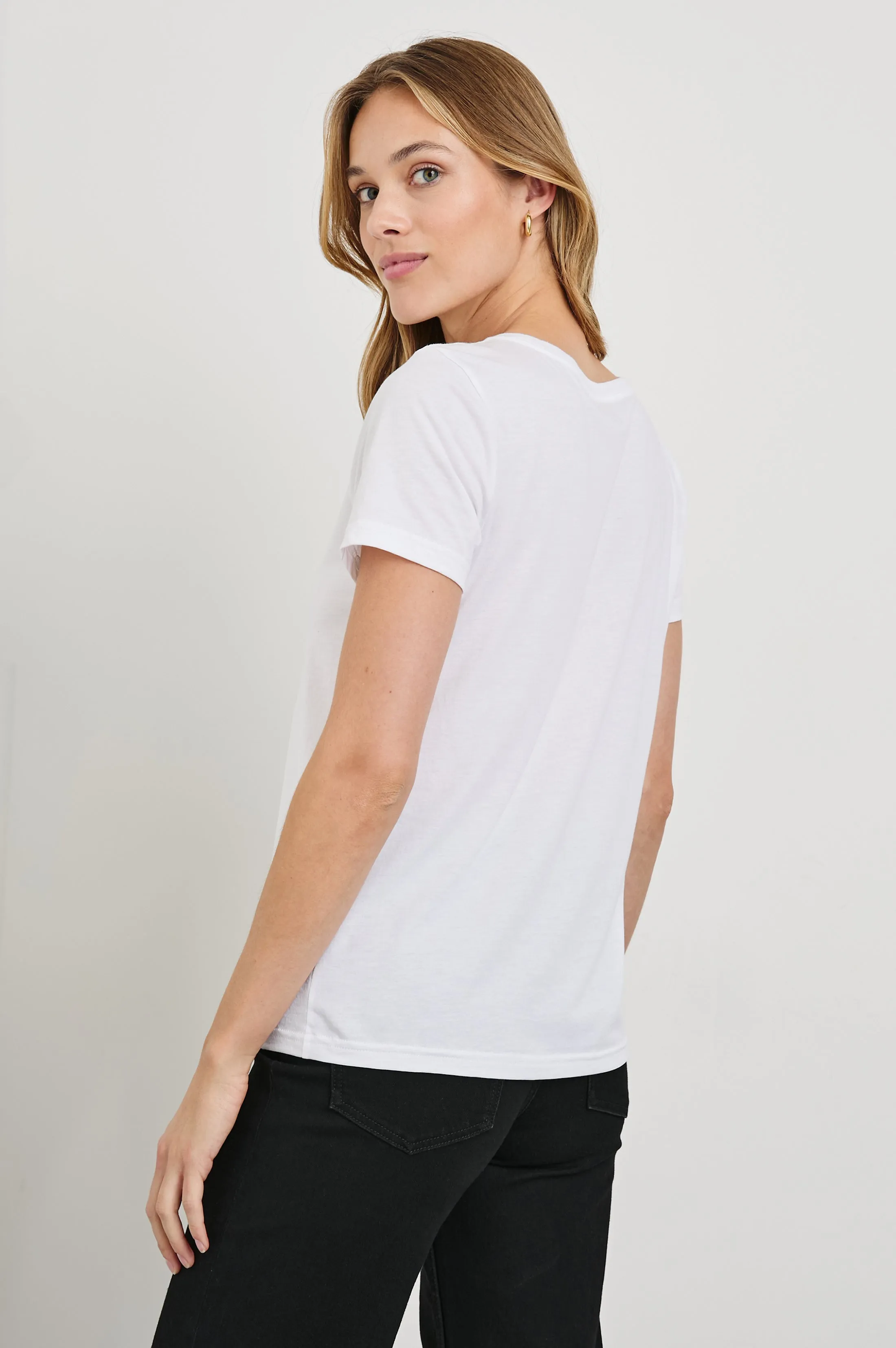 CLASSIC V NECK T-SHIRT - WHITE