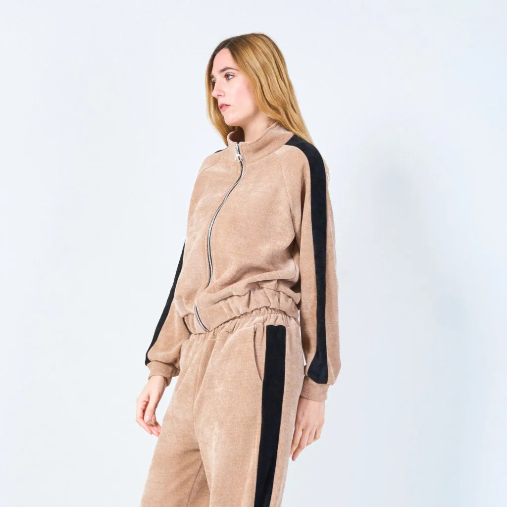 Cropped zip-up jacket and wide-leg pants wholesale