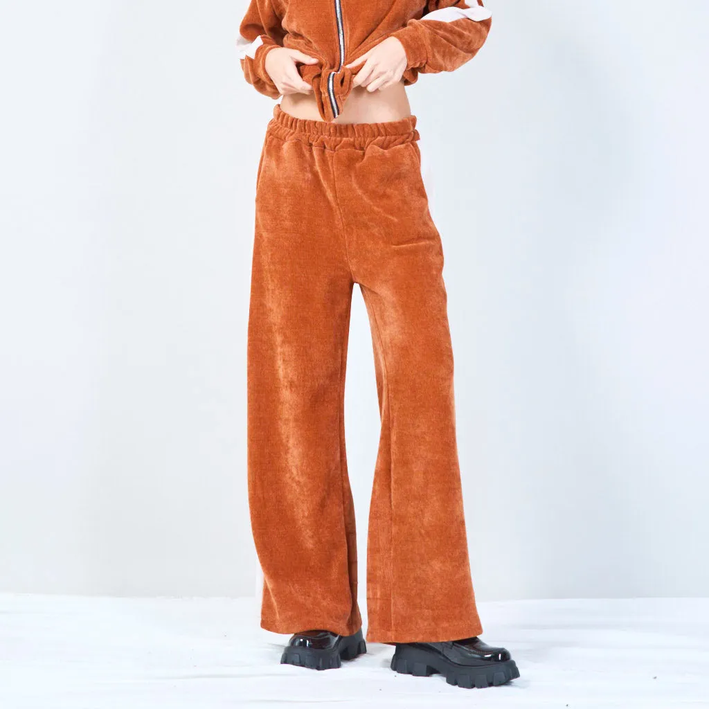 Cropped zip-up jacket and wide-leg pants wholesale