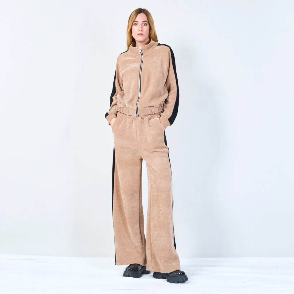Cropped zip-up jacket and wide-leg pants wholesale