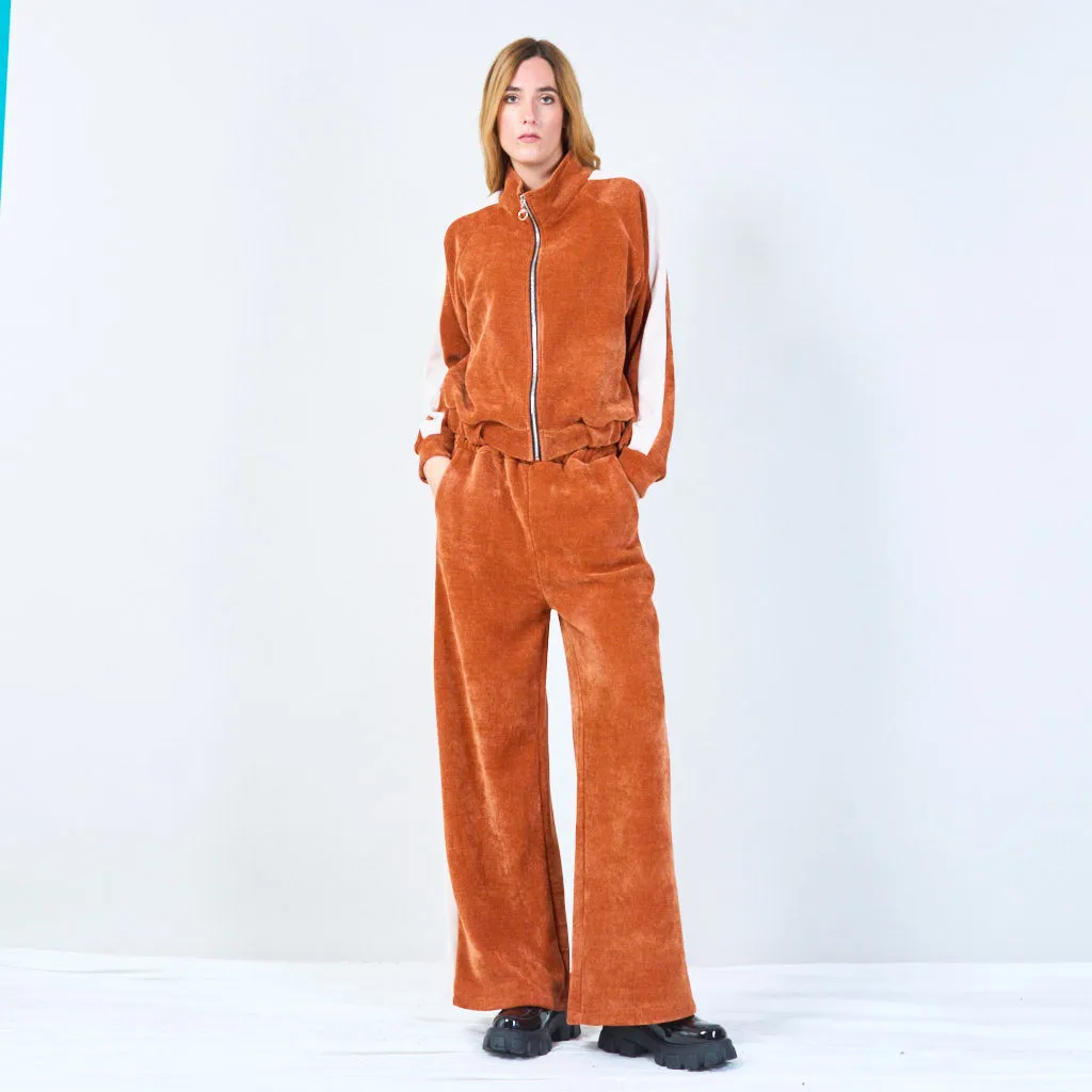Cropped zip-up jacket and wide-leg pants wholesale