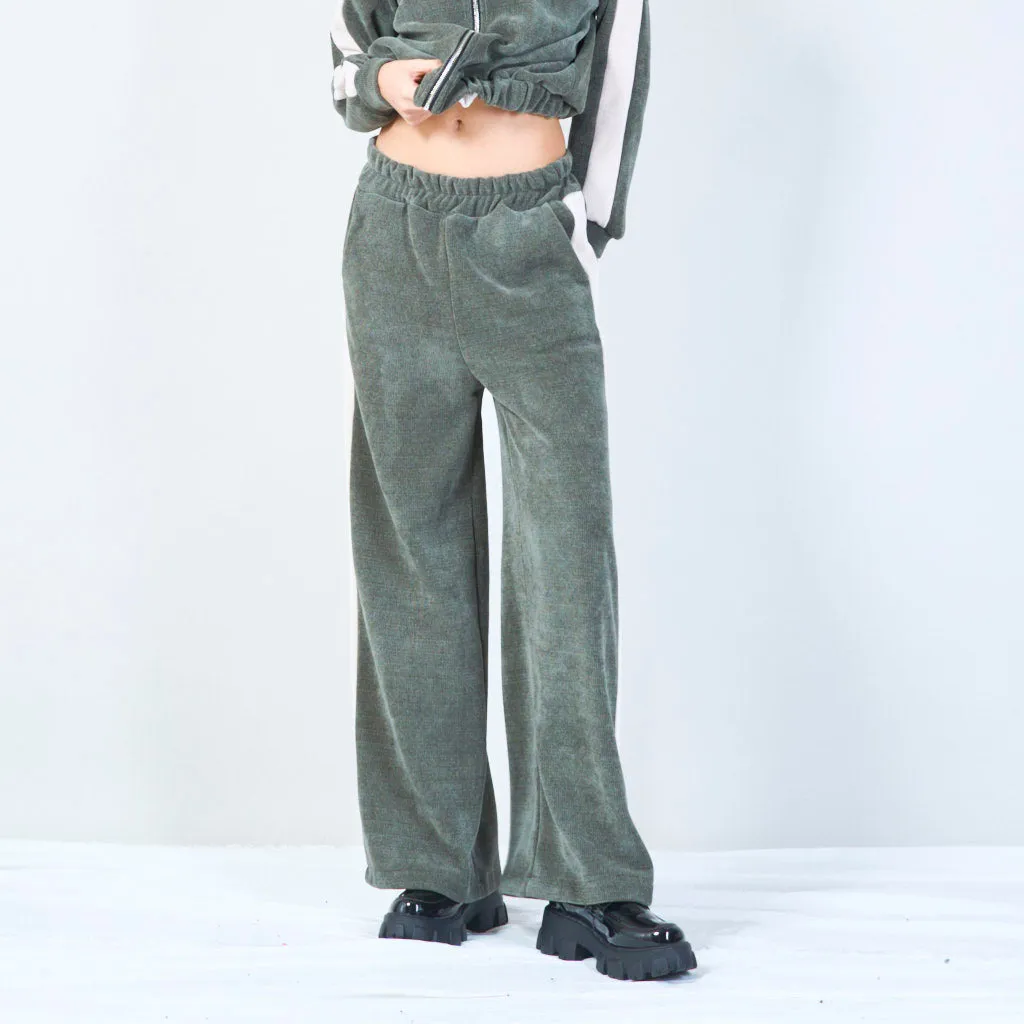 Cropped zip-up jacket and wide-leg pants wholesale