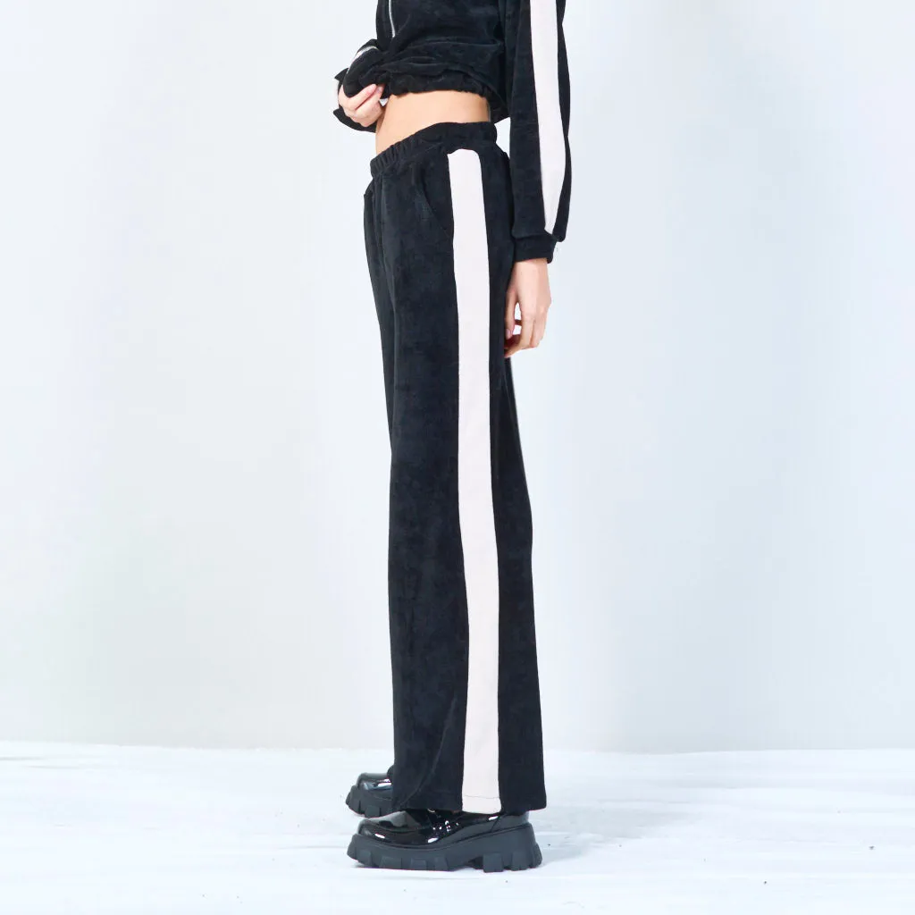 Cropped zip-up jacket and wide-leg pants wholesale