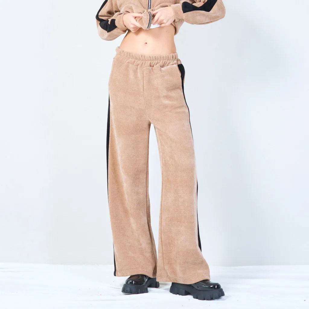 Cropped zip-up jacket and wide-leg pants wholesale