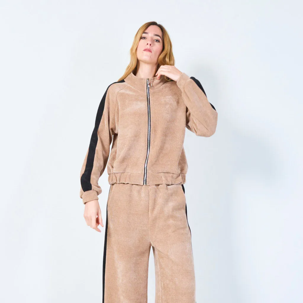 Cropped zip-up jacket and wide-leg pants wholesale