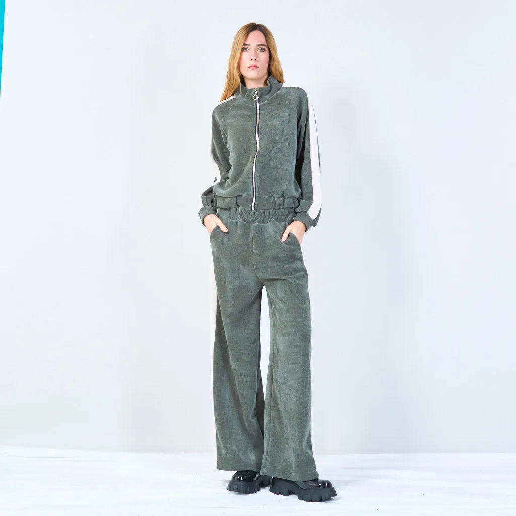 Cropped zip-up jacket and wide-leg pants wholesale