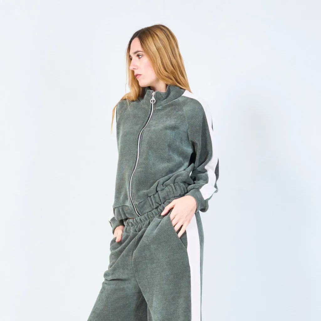 Cropped zip-up jacket and wide-leg pants wholesale