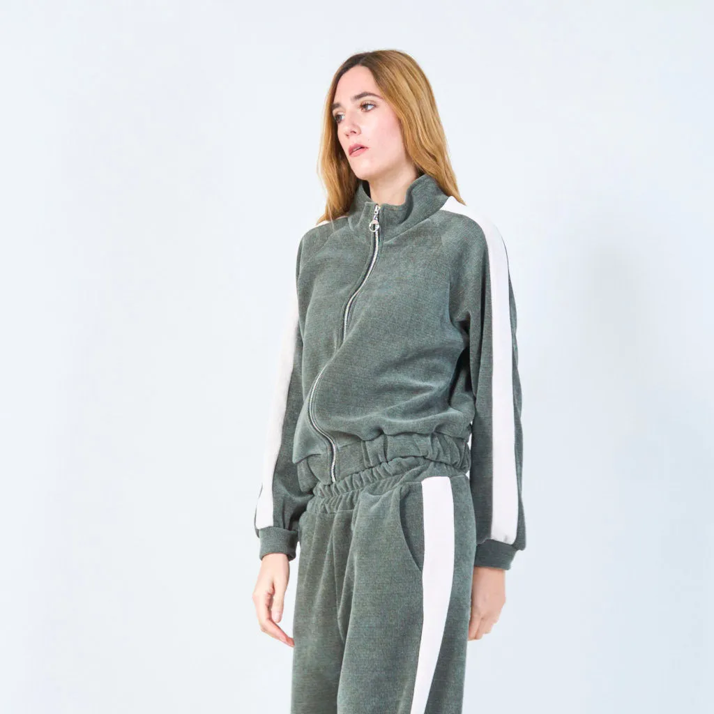 Cropped zip-up jacket and wide-leg pants wholesale