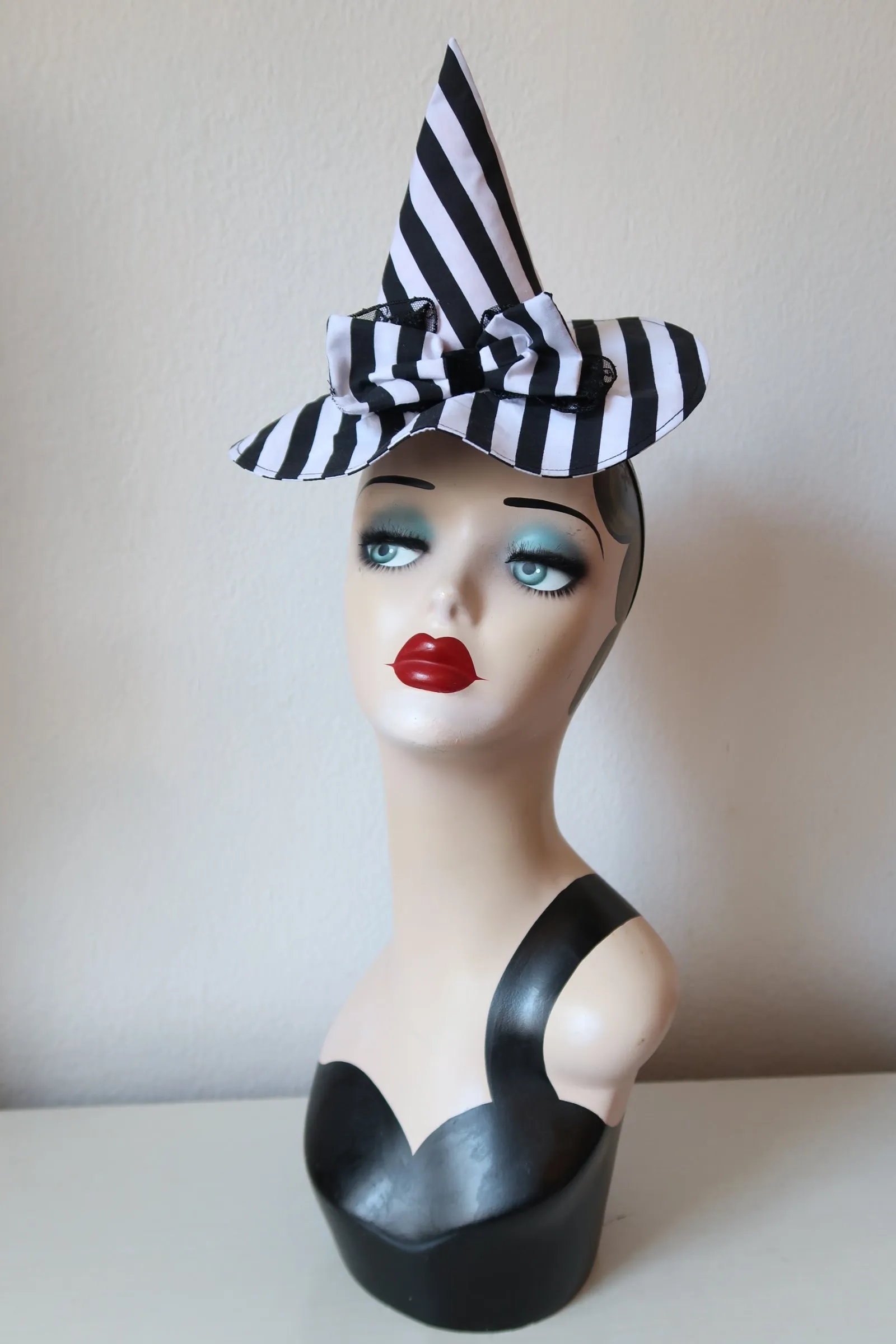 Mini Witch Hat Fascinator (black/white stripe with bow