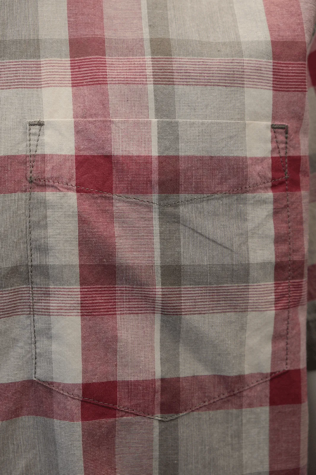 prAna Men's Raspberry Red Cream Grey Box Plaid Benton S/S Woven Shirt S07